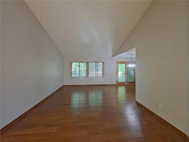 Building Photo - 2110 Helmo Ave N