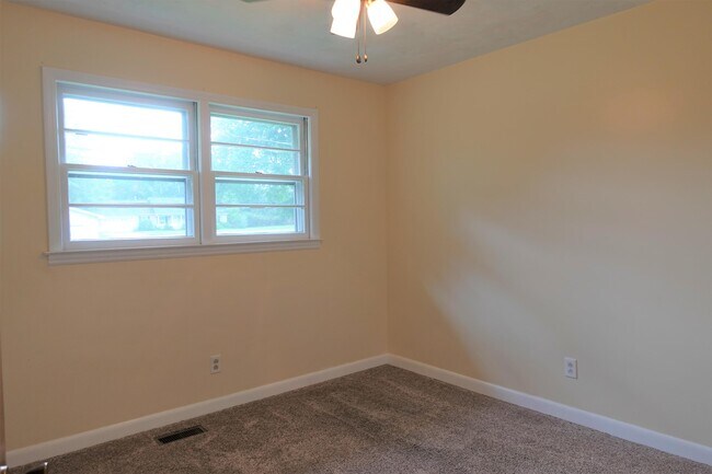 Foto del edificio - 1199 Holly Springs Rd