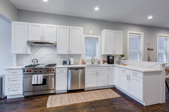 Foto del edificio - 1148 W Addison St