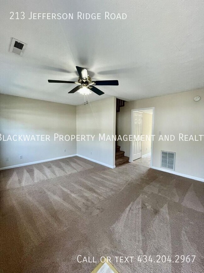 Foto del edificio - 213 Jefferson Ridge Rd