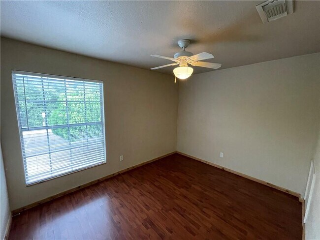 Building Photo - 5100 Bruning Ave