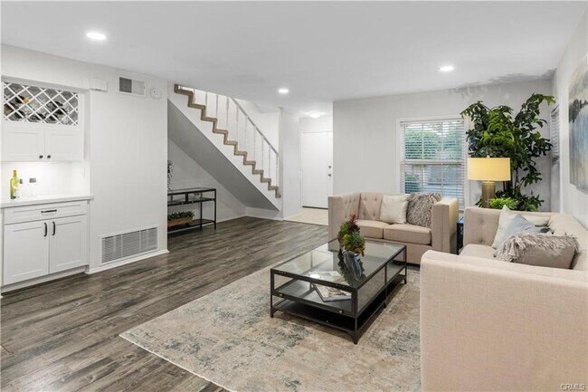 Building Photo - 27 Bluecoat