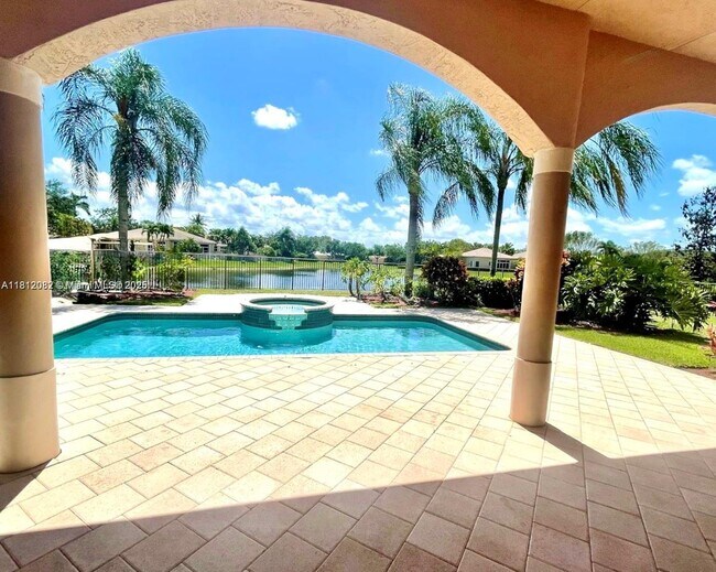 Foto del edificio - 2547 Montclaire Cir
