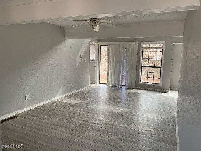 Foto del edificio - 3 br, 2 bath House - 13 Crestwood Cir