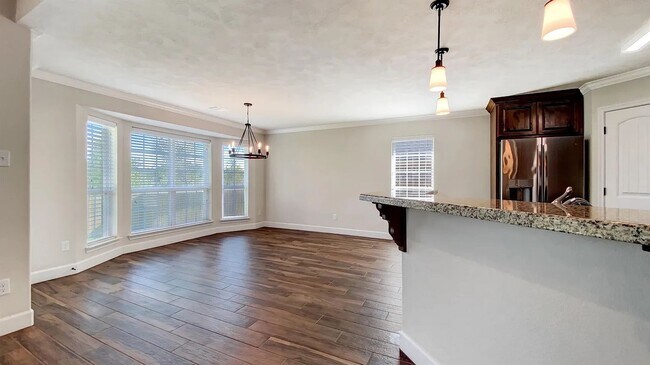 Foto del edificio - JULY 2025 PRE-LEASE Gorgeous 4 Bedroom 2 B...
