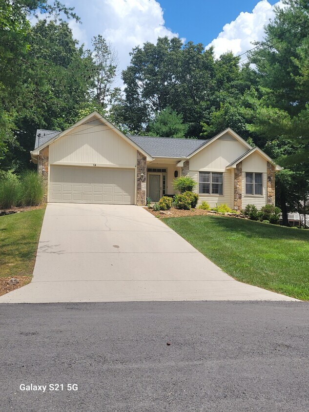 Foto principal - 13 Leyden Ct