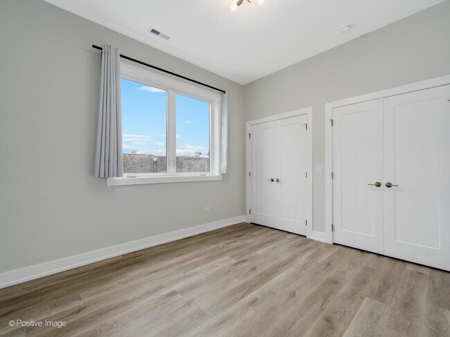 Foto del edificio - 3944 S Indiana Ave