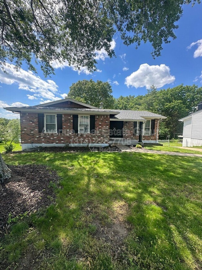 Building Photo - 425 Westglen Village Dr