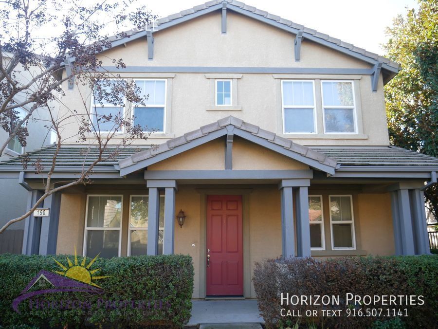 Primary Photo - Spacious 4 Bed 2.5 Bath 1957 Sq. Ft. Sacra...
