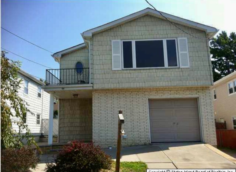Primary Photo - 94 Escanaba Ave