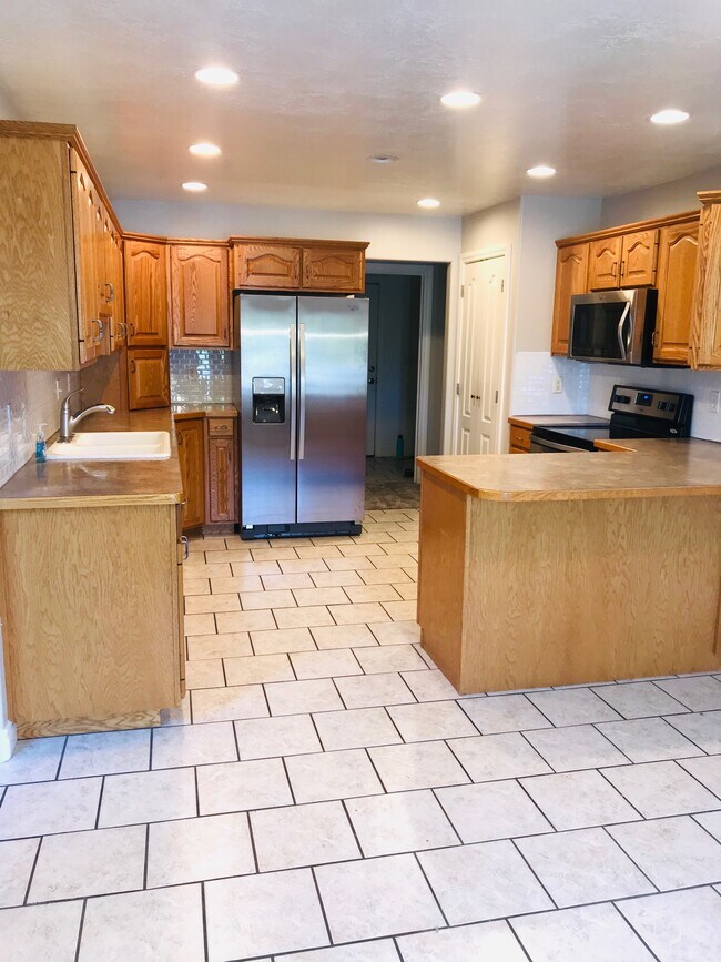 Foto del edificio - 633 S Teresa St