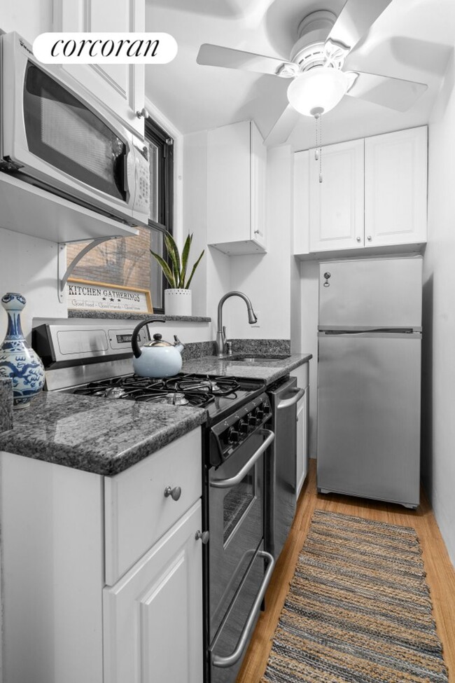 Building Photo - 135 W 58th St