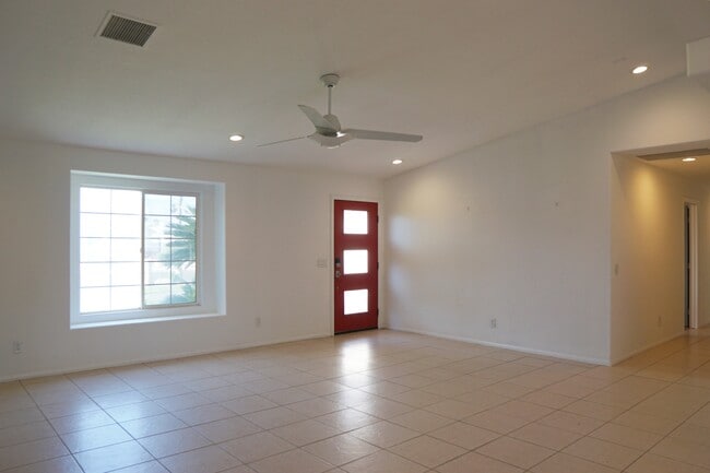 Building Photo - 67670 Ovante Rd