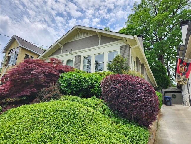 Foto del edificio - 880 Arlington Pl NE
