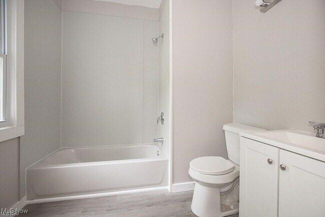 Foto del edificio - 15517 Kipling Ave