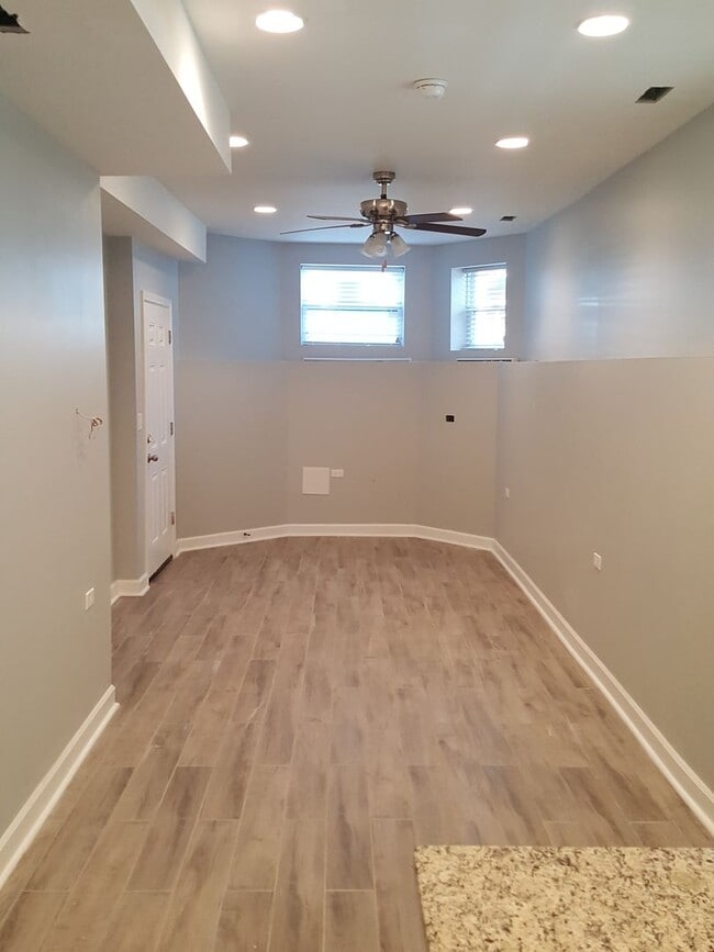 Foto del edificio - 3751 W Diversey Ave