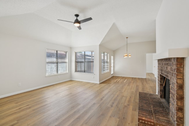 Building Photo - 558 Lee Dr