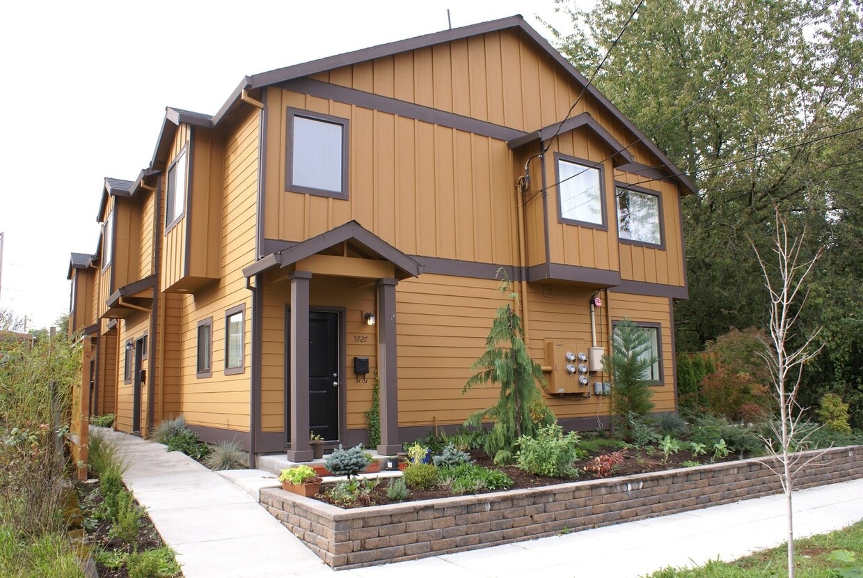 Foto principal - 5727-5743 N Maryland Ave