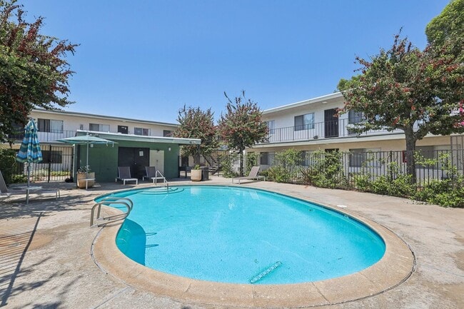 Building Photo - Valle at 9209 Kenwood