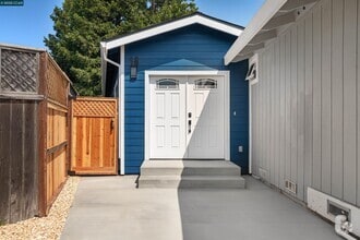 Building Photo - 18 Del Sol Ct