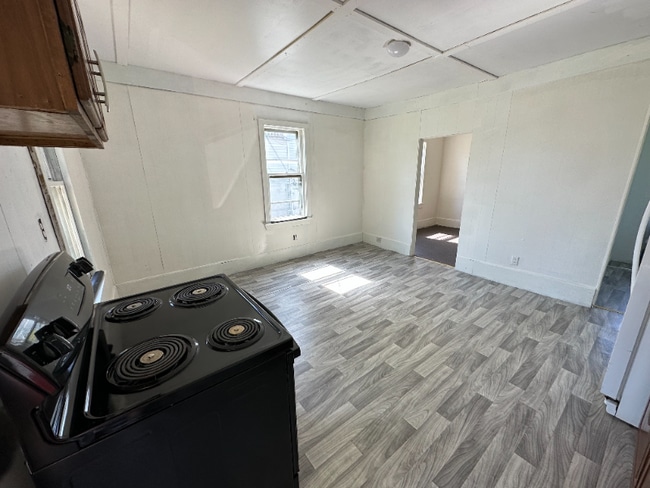 Photo - 6609 Chambers Ave (Cleveland, OH) Apartment