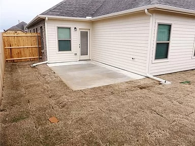 Building Photo - 624 Redwood Dr