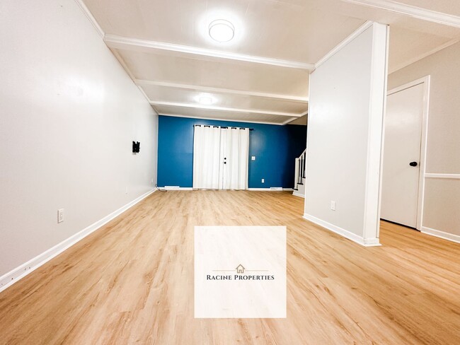 Foto del edificio - # Charming Townhouse in Desirable Greenvil...