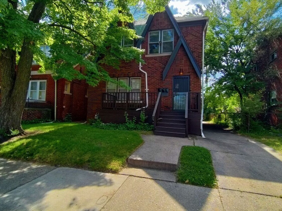 Primary Photo - 1 BEDROOM APARTMENT-WATER INCLUDED- MOVE I...