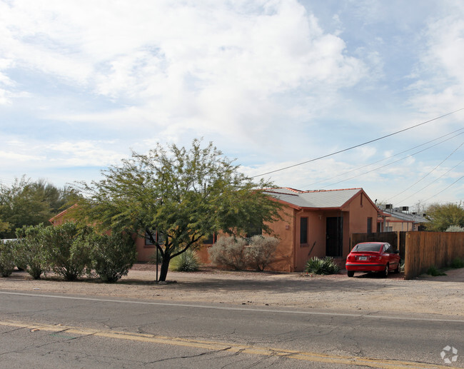 Building Photo - Las Casitas Apartments