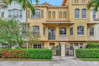 Building Photo - 2562 Gardens Pkwy