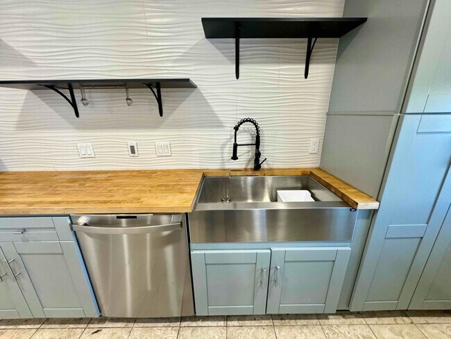 Foto del edificio - 713 E Elder St