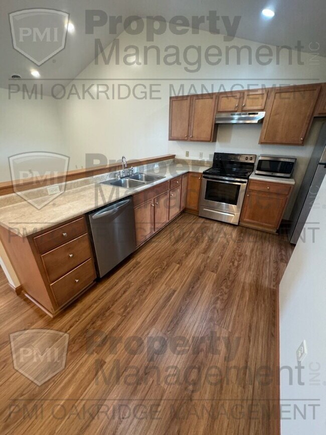 Building Photo - Country 3 Bedroom Apartment with 2 Car Garage