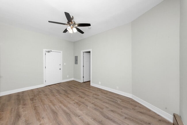 Building Photo - 635 W Barry Ave