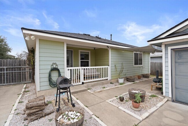 Foto del edificio - 12117 Briarcreek Loop