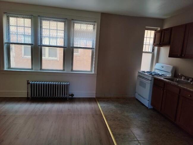 Building Photo - 1 bedroom in CICERO IL 60804