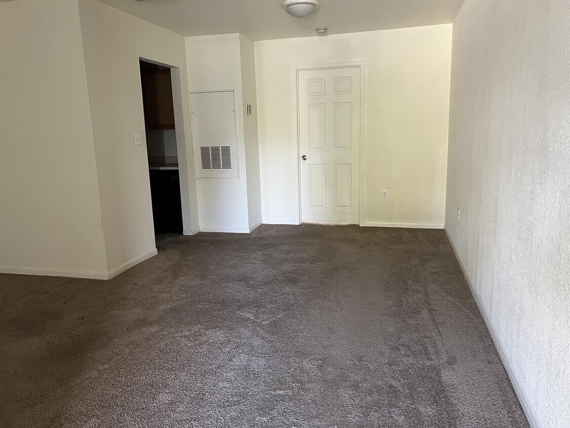 1070 Orange St Unit 11, Vidor, TX 77662 Room for Rent in Vidor, TX