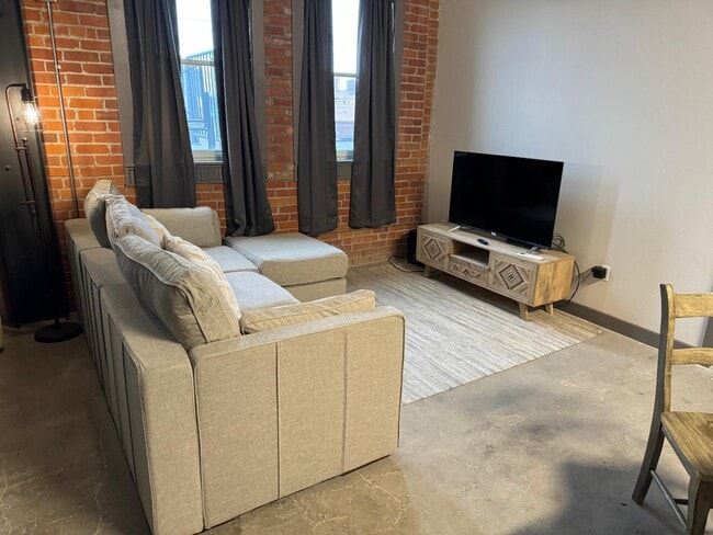 Building Photo - 2019 Montana Ave