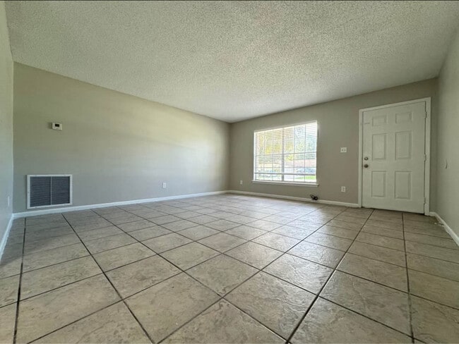 Building Photo - 2795 Lightwood St