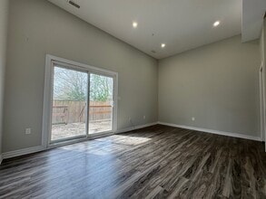 Building Photo - 357 Murray St