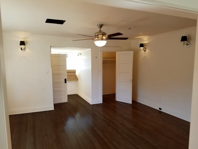 Building Photo - 1518 S St Andrews Pl