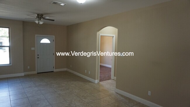 Building Photo - 240 S Scott St