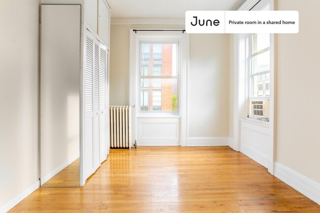 Building Photo - Private bedroom in 4 bed/1 bath Home