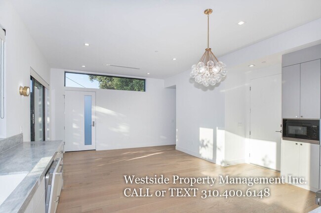 Foto del edificio - Stunning New Townhome In Santa Monica