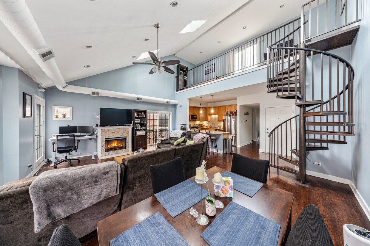 Photo - 811 W Superior