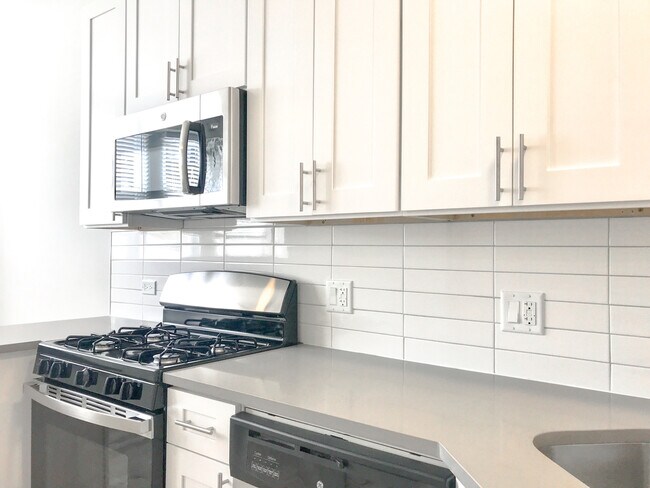 Foto del edificio - 3110 N Milwaukee Ave