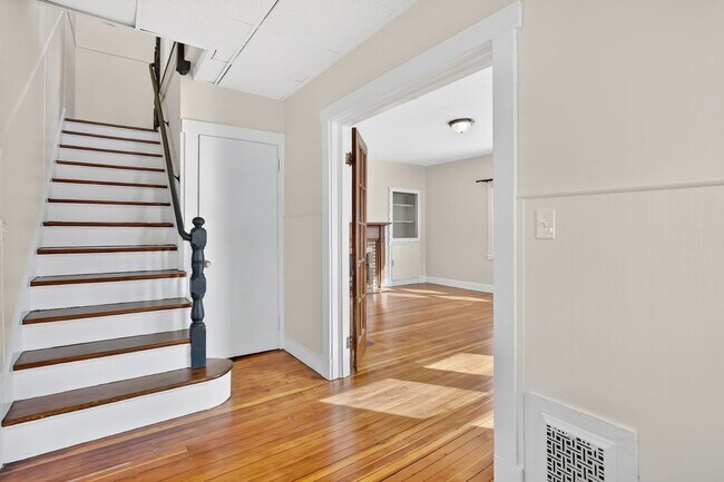 Building Photo - 157-159 Pleasant Street