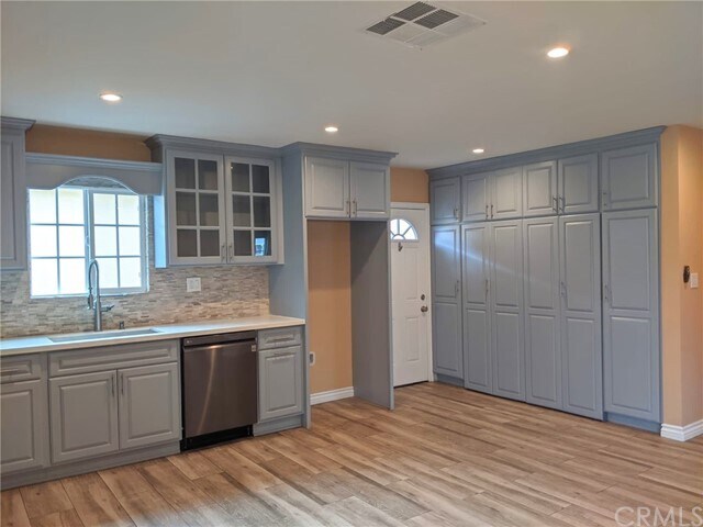 Foto del edificio - 4238 W 105th St