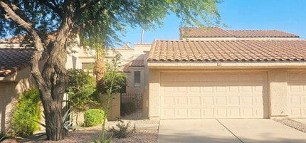 Building Photo - 333 E Lilac Dr