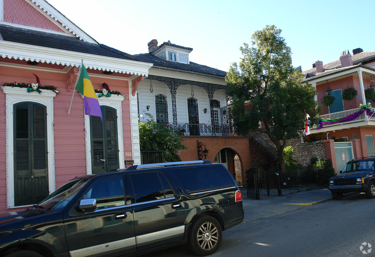 Building Photo - 918-920 Bourbon St