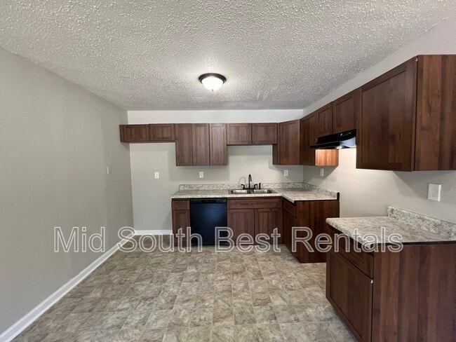 Building Photo - 2421 Debby Cove